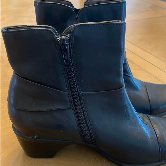Clark’s Black Ankle Boots Size 7.5 - Picture 8 of 12